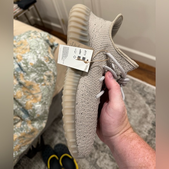 Yeezy boost 350 V2 - Picture 2 of 5